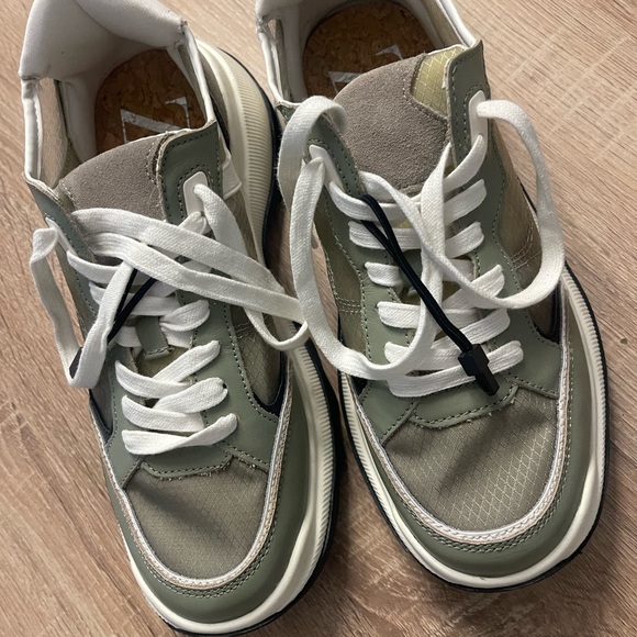 Zara Contrasting leather sneakers - Picture 6 of 10